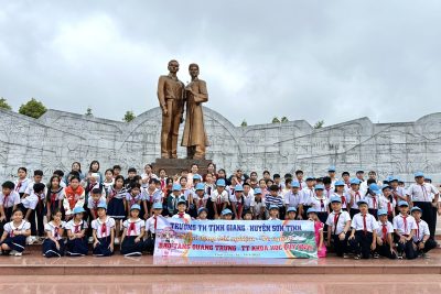 HOẠT ĐỘNG TRẢI NGHIỆM “VỀ NGUỒN” HOẠT ĐỘNG TRẢI NGHIỆM “VỀ NGUỒN”