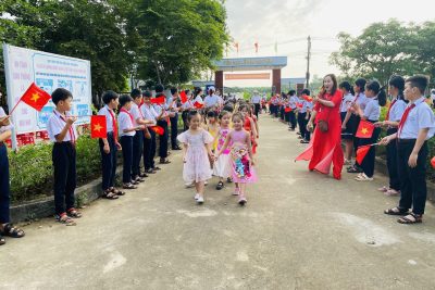 ĐÓN CÁC BÉ MẦM NON 5 TUỔI THAM QUAN TRƯỜNG TIỂU HỌC ĐÓN CÁC BÉ MẦM NON 5 TUỔI THAM QUAN TRƯỜNG TIỂU HỌC