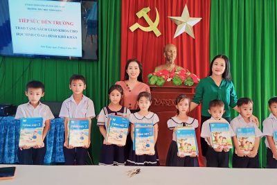 TRAO HỌC BỔNG “TIẾP SỨC ĐẾN TRƯỜNG” TRAO HỌC BỔNG “TIẾP SỨC ĐẾN TRƯỜNG”