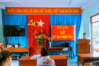 Tổ chức “Lễ kết nạp Đảng viên mới” Tổ chức “Lễ kết nạp Đảng viên mới”