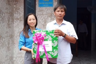 LĐLĐ TỈNH QUẢNG NGÃI TỔ CHỨC LỄ NGHIỆM THU VÀ BÀN GIAO NHÀ “MÁI ẤM CÔNG ĐOÀN” CHO ĐVCĐ TRƯỜNG TH TỊNH GIANG LĐLĐ TỈNH QUẢNG NGÃI TỔ CHỨC LỄ NGHIỆM THU VÀ BÀN GIAO NHÀ “MÁI ẤM CÔNG ĐOÀN” CHO ĐVCĐ TRƯỜNG TH TỊNH GIANG