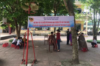 HỘI CỰU CHIẾN BINH CẮT TÓC MIỄN PHÍ CHO HỌC SINH HỘI CỰU CHIẾN BINH CẮT TÓC MIỄN PHÍ CHO HỌC SINH