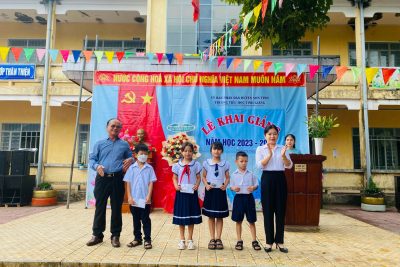 HỌC BỔNG “TIẾP SỨC ĐẾN TRƯỜNG” CỦA CÁC EM HỌC SINH TRƯỜNG TH TỊNH GIANG HỌC BỔNG “TIẾP SỨC ĐẾN TRƯỜNG” CỦA CÁC EM HỌC SINH TRƯỜNG TH TỊNH GIANG