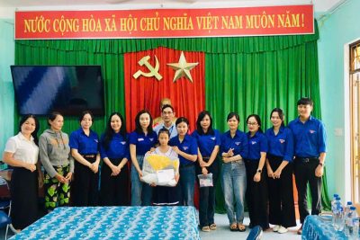 ĐOÀN THANH NIÊN BÁO QUẢNG NGÃI NHẬN ĐỠ ĐẦU HỌC SINH ĐOÀN THANH NIÊN BÁO QUẢNG NGÃI NHẬN ĐỠ ĐẦU HỌC SINH